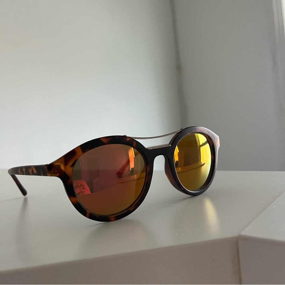 ROUND CAT-EYE MIRRORED TORTOISE SHELL SUNGLASSES